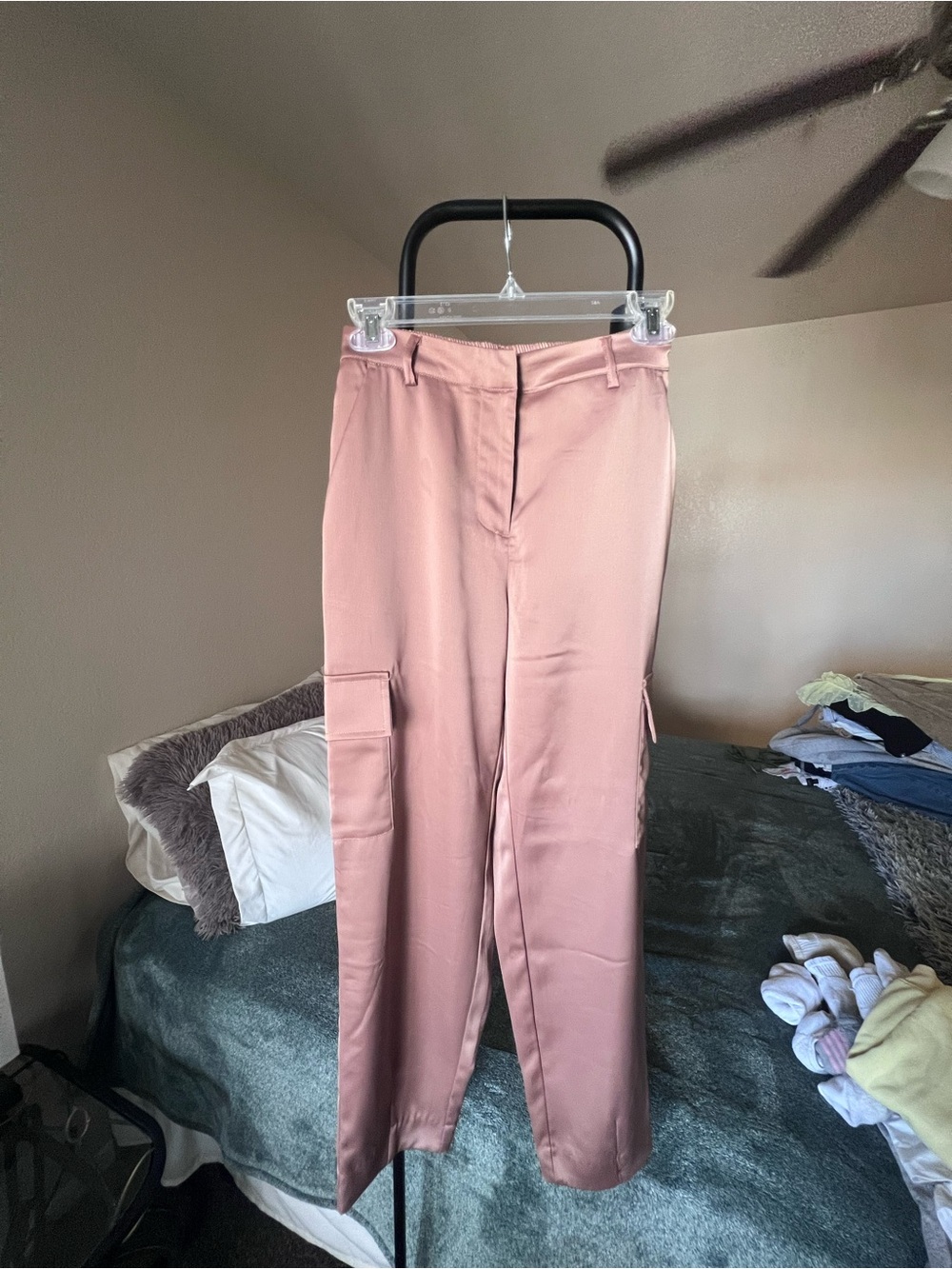 Straight-Leg Cargo Pants in Dusty Rose